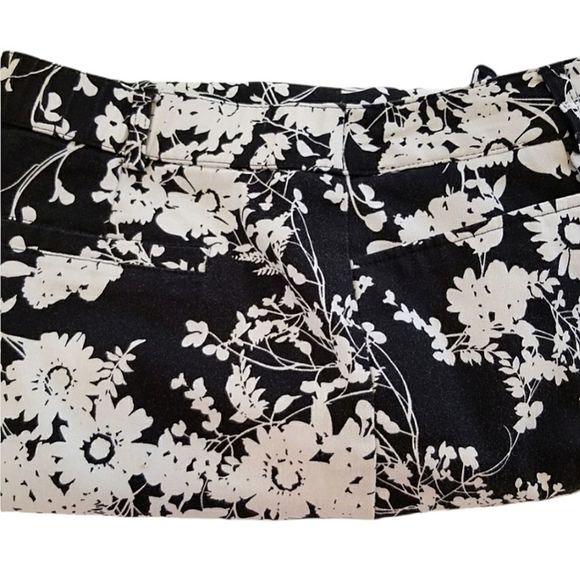 SOLD Studio Works Black & White Floral Petite Capris - Picture 3 of 5